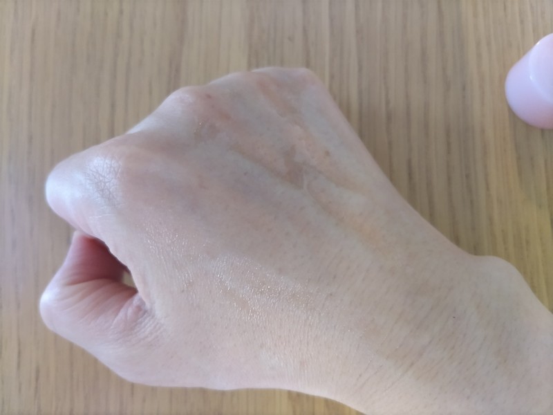 セラプリエを手に伸ばした後